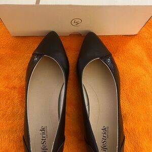Life Stride Women's Elegant Black Flats NEW